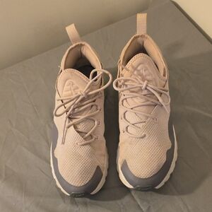 Nike Women's Sneakers in Light Beige and Dark Gray